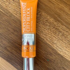 Clinique city block broad spectrum SPF 50 Daily Energy + Face Protector Primer
